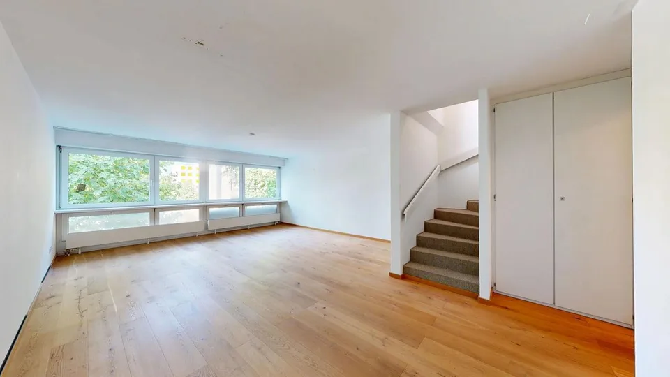 Gemütliche 2.5-Zimmer-Triplexwohnung mit Garage und Aussenparkplatz