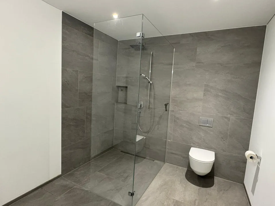 Grosszügige 4½-Zimmer-Wohnung mit Seesicht und sonnigem Balkon in E...