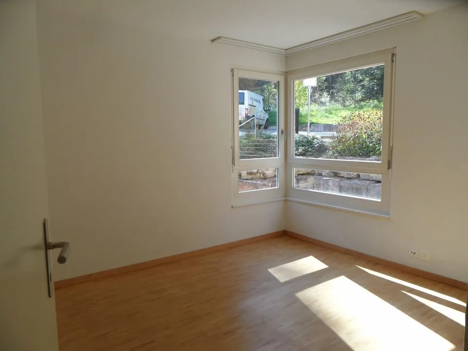 Helle 4.5-Zimmer-Wohnung mit Terrasse und Gartenzugang in Enggistein