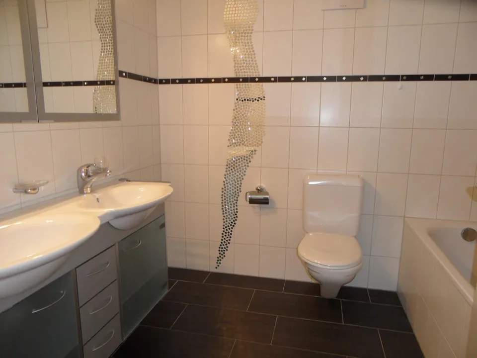 Helle 4.5-Zimmer-Wohnung mit Terrasse und Gartenzugang in Enggistein