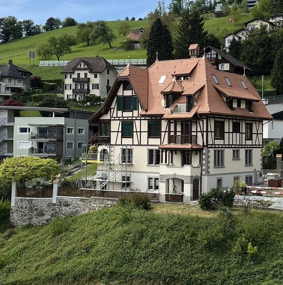 4.5-Zimmer-Liebhaberwohnung (115 m2) mit See- und Bergpanorama