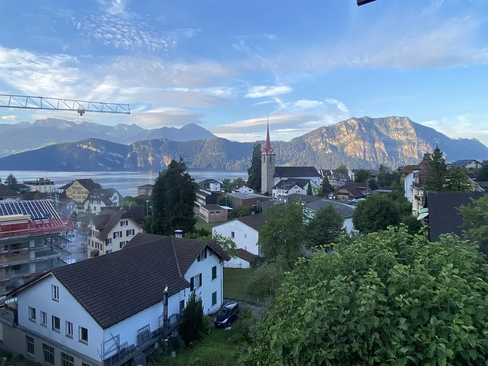 4.5-Zimmer-Liebhaberwohnung (115 m2) mit See- und Bergpanorama