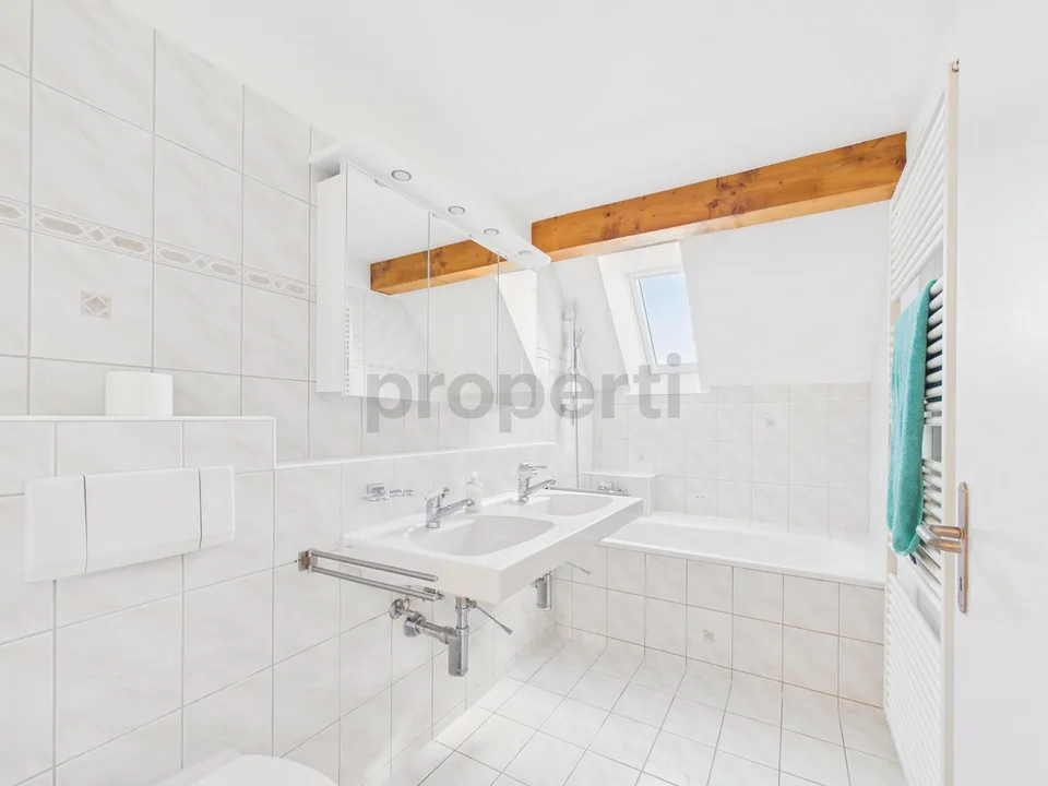 Charmante 4-Zimmer-Maisonette-Wohnung mit Dachgeschoss-Charme in Fe...