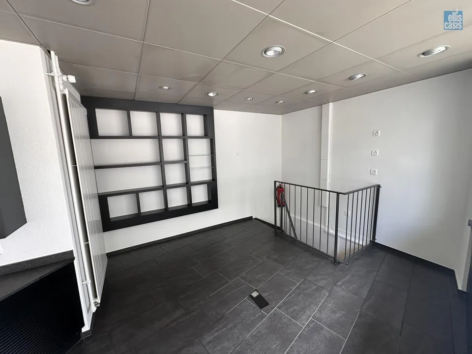 Attraktive Gewerbefläche für Büro, Praxis oder Dienstleistung im Ze...