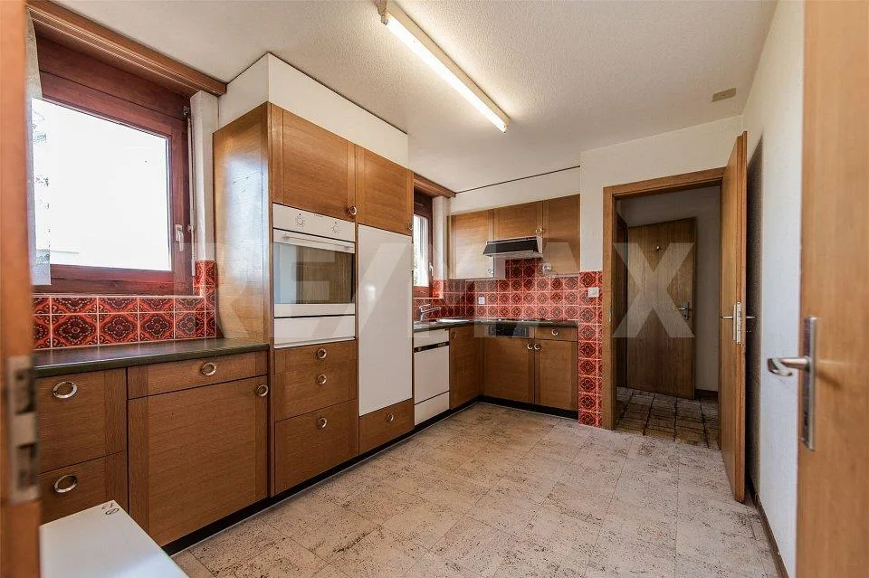 5 ½ ZIMMER HAUS AUF 692 m² SONNIGEM GRUNDSTÜCK