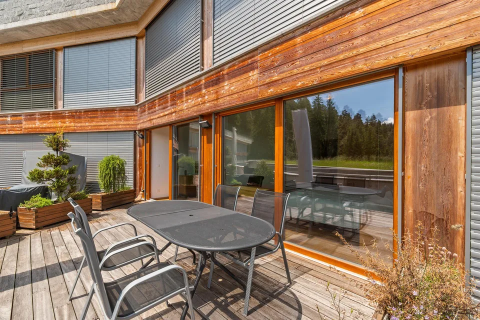 Charmante 3.5-Zimmer-Terrassenwohnung mit Ski-In/Ski-Out in Laax