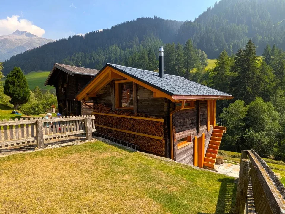 High-quality converted barn in the Binntal valley – photo 2 of 23