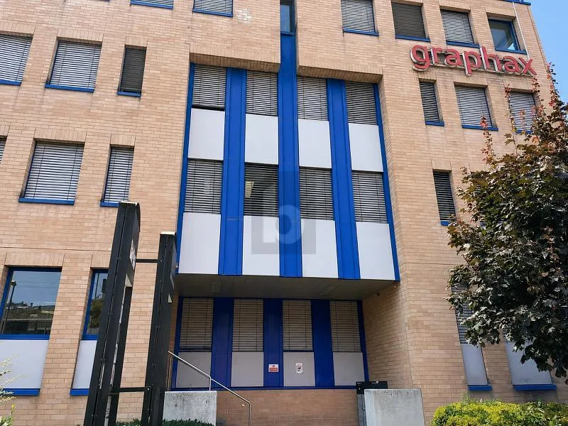 BUREAUX AVEC SALLE DE RÉUNION À MALLEY