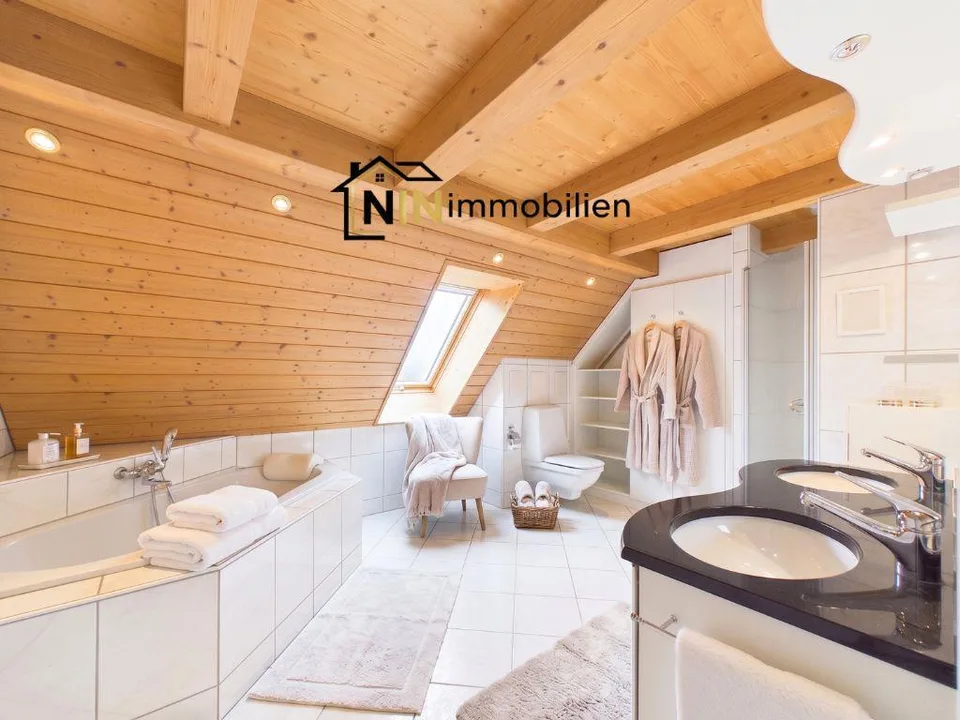 Exklusiver Wohntraum über 3 Etagen mit charmanter Balkon-Lukarne