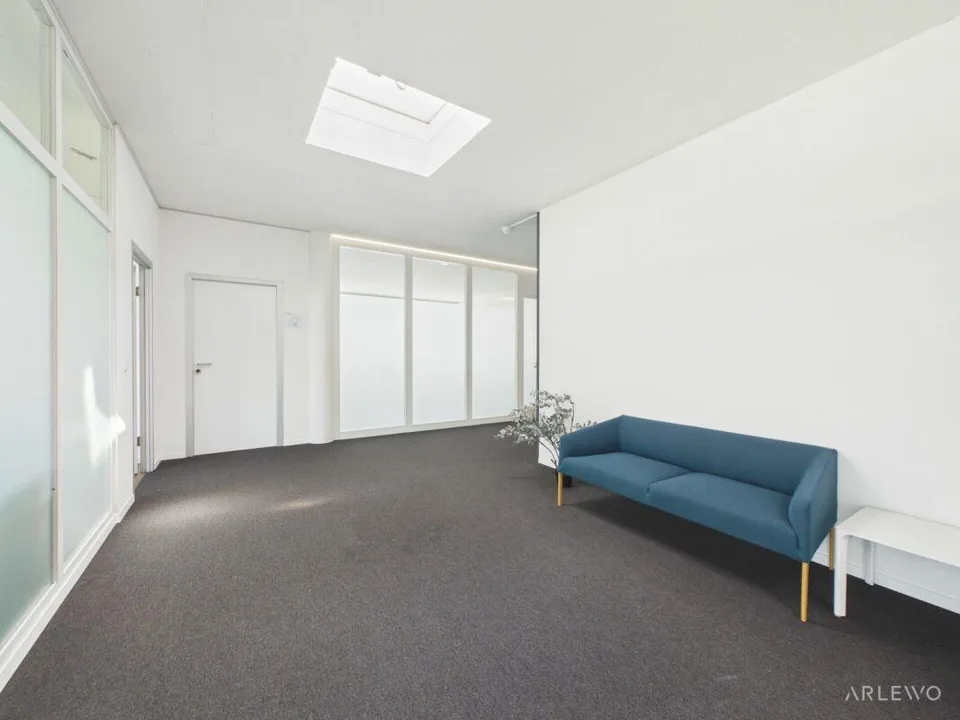 Ausgebaute Kleinfläche für Büro, Praxis oder stilles Gewerbe