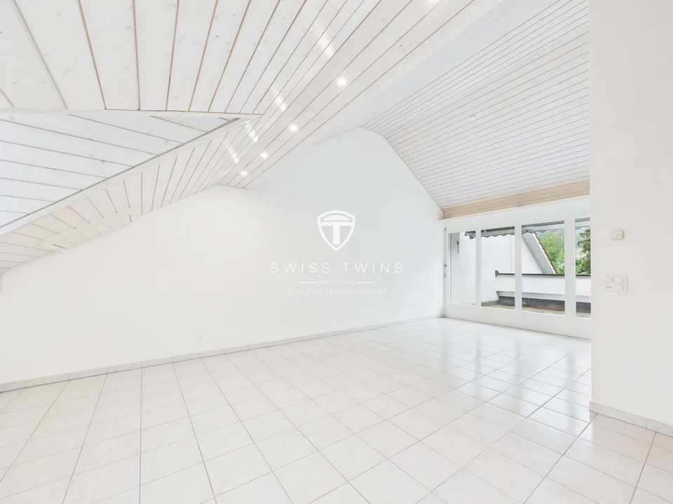 Appartamento mansardato 2 camere ristrutturato di recente con balcone a Buttikon