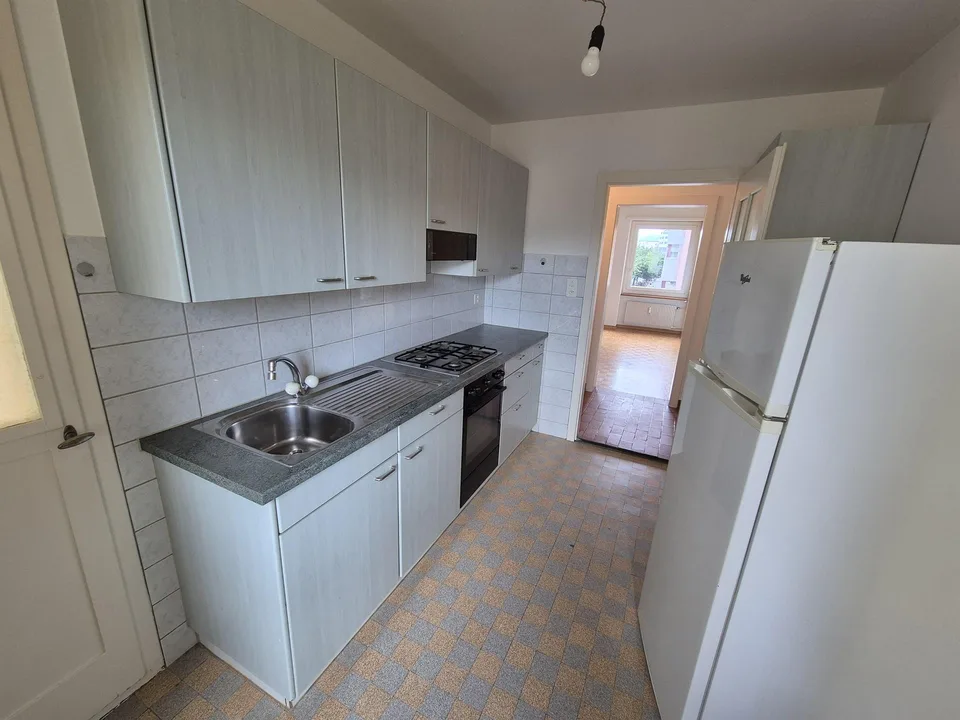 3-bedroom apartment with small balcony
