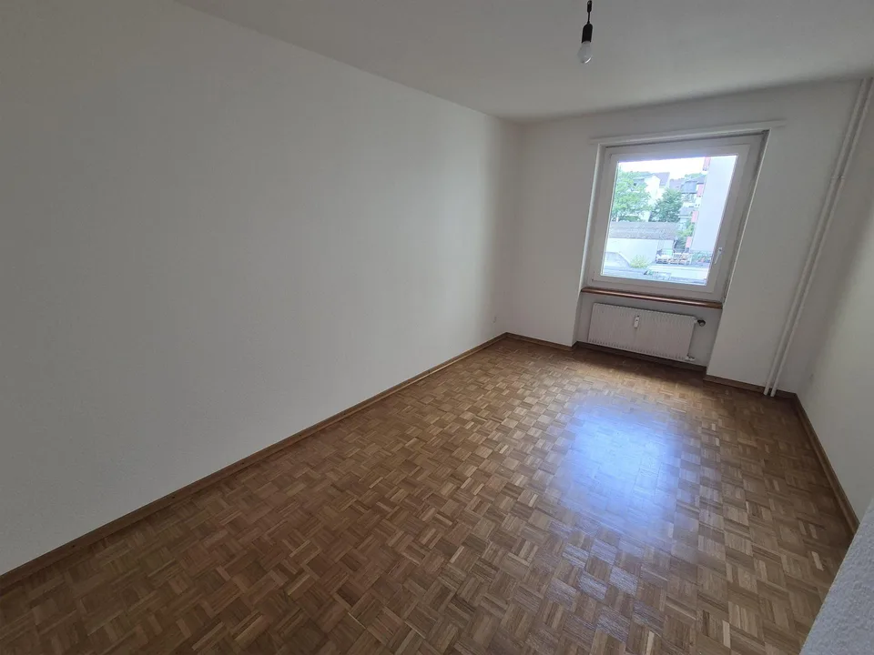 3-bedroom apartment with small balcony