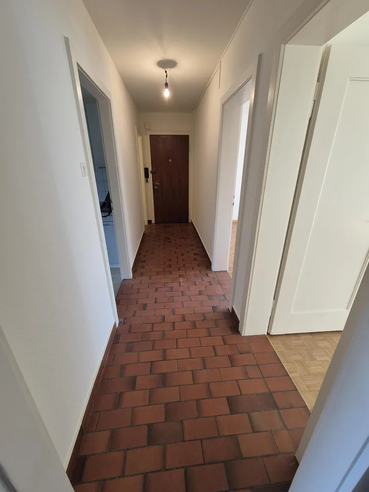 3-bedroom apartment with small balcony