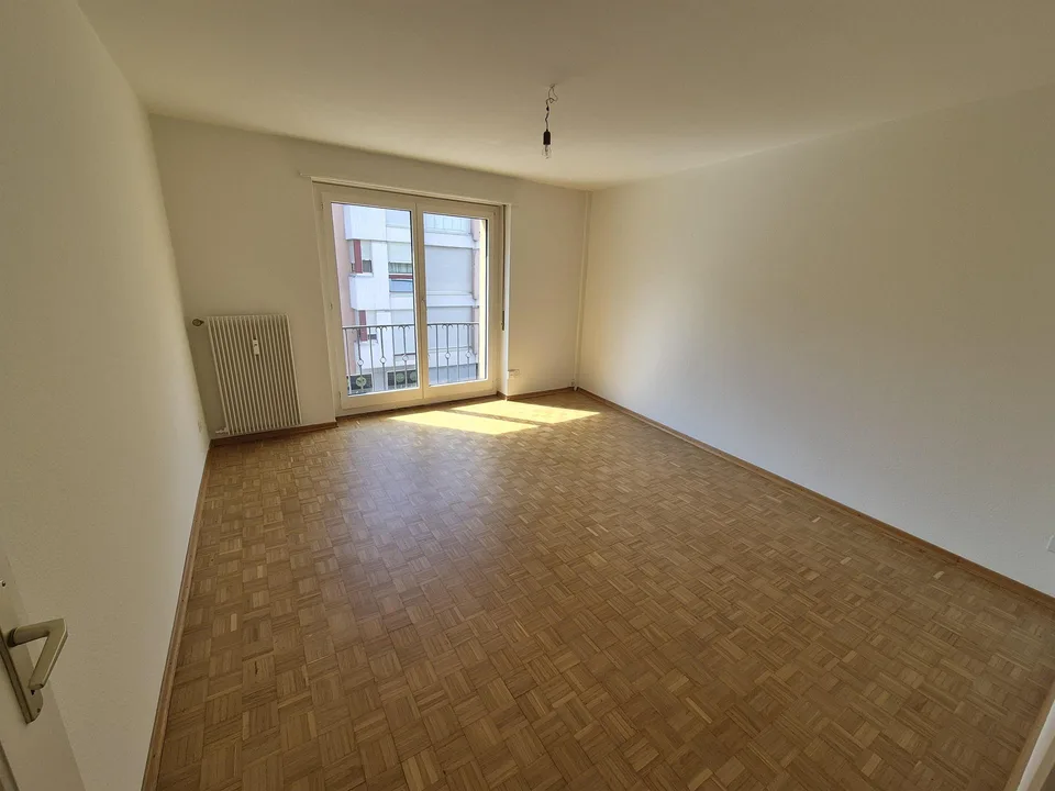 3-bedroom apartment with small balcony