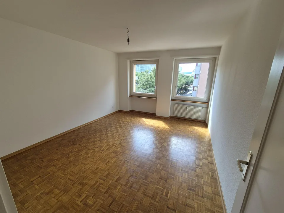 3-bedroom apartment with small balcony