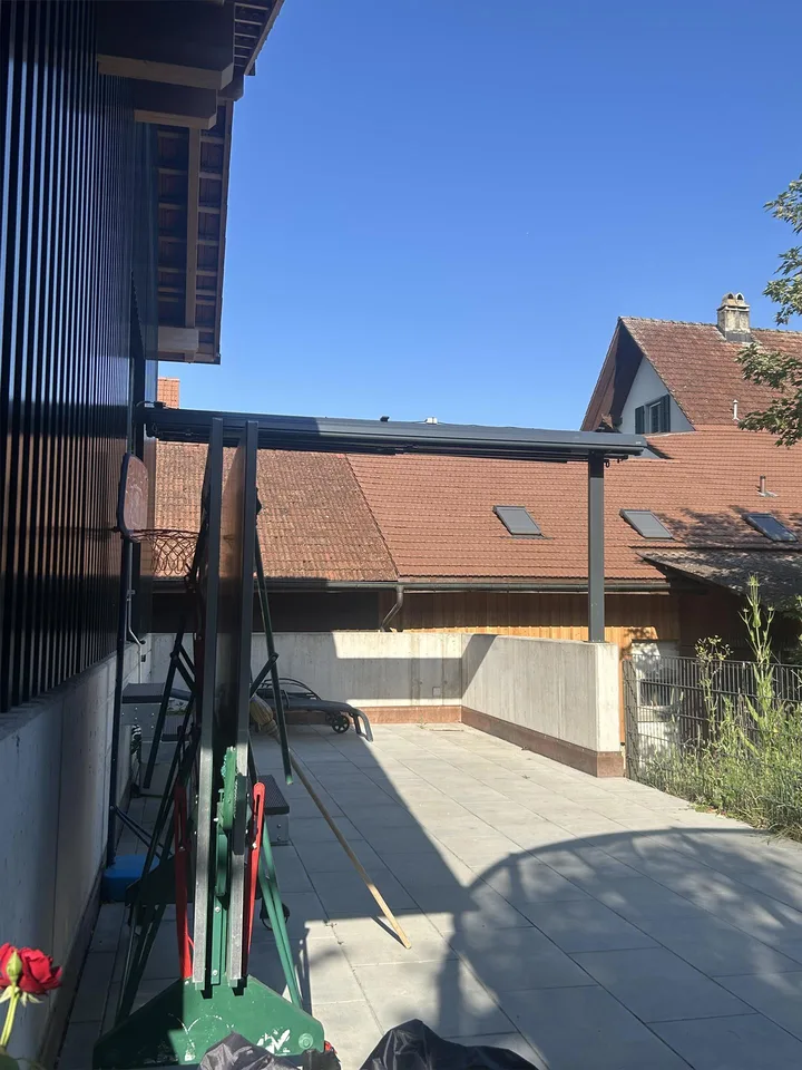 Moderne 5.5-Zimmer-Wohnung mit Garage und Terasse in Elsau