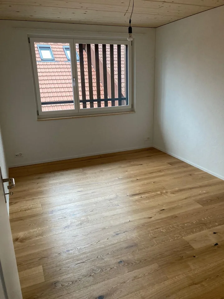 Moderne 5.5-Zimmer-Wohnung mit Garage und Terasse in Elsau