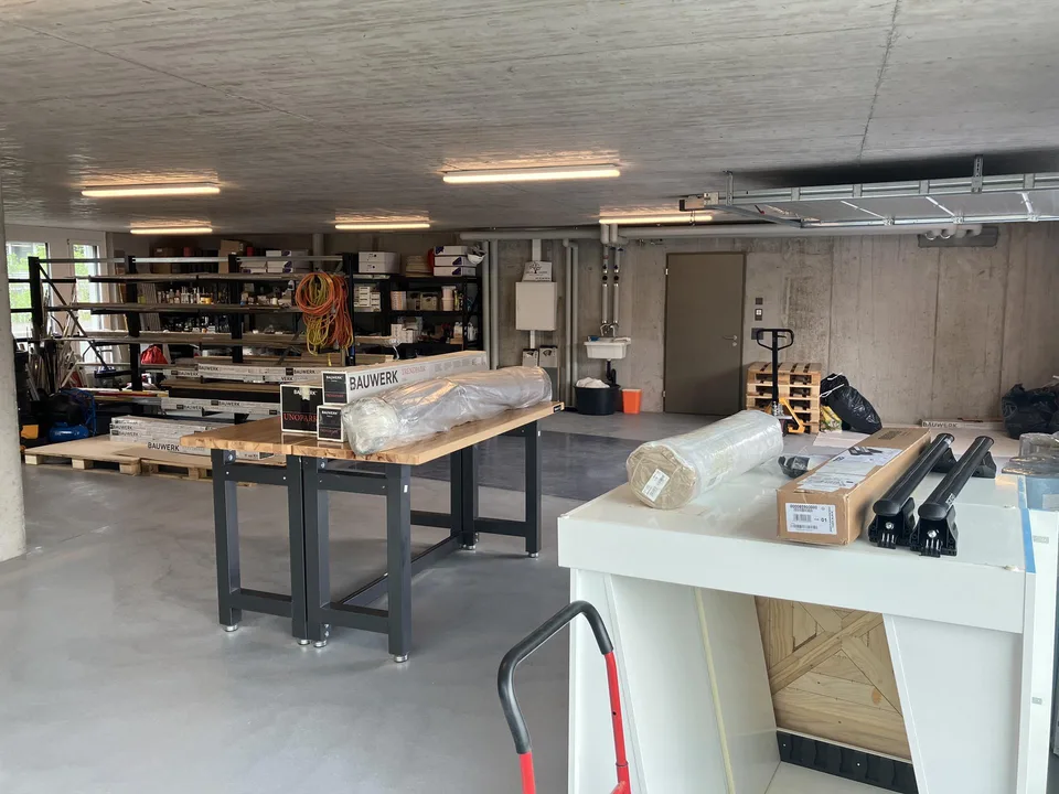 Gewerbe- Büro- oder Lagerraum mit direkter Zufahrt an zentraler Lage