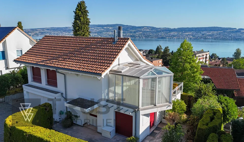 Wohnen über dem Zürichsee – mit Weitsicht und viel Raum.