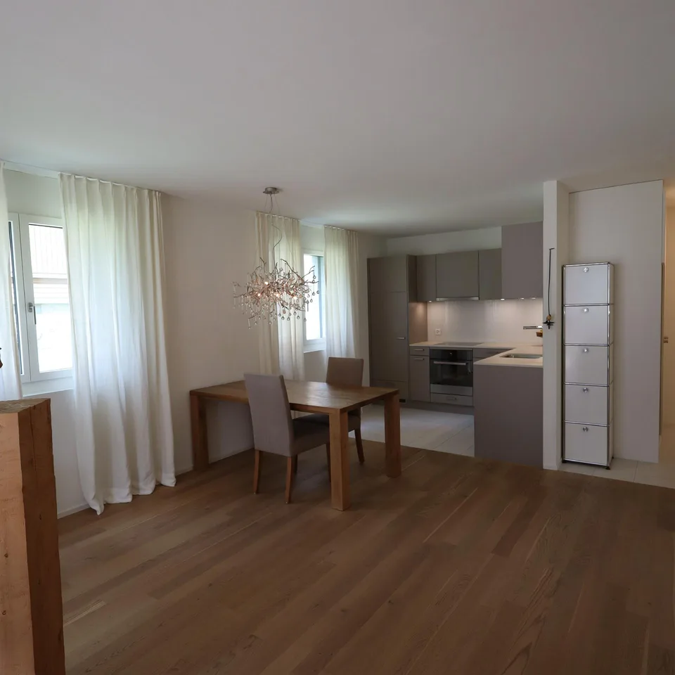 Wohnen mit Stil: Moderne 2.5-Zwhg. mit Disporaum an bester Lage