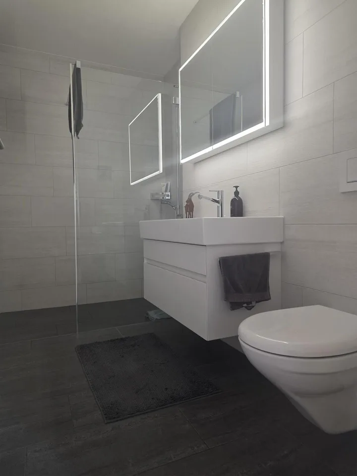 Wohnen mit Stil: Moderne 2.5-Zwhg. mit Disporaum an bester Lage