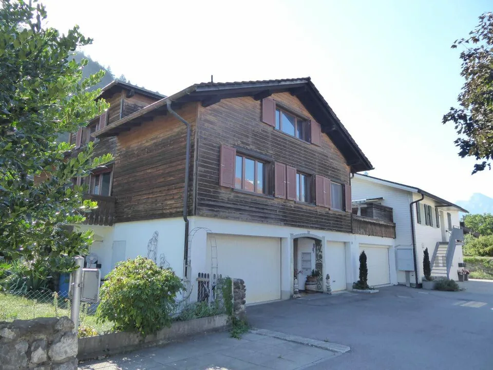 Detached two-family house with garages and spacious surroundings