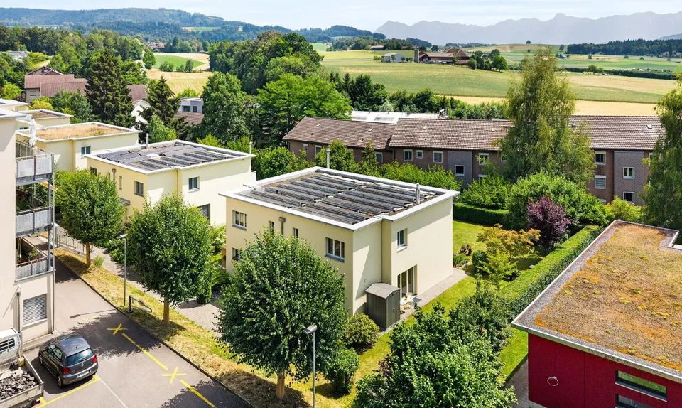 Familienfreundliche Doppelhaushälfte mit grossem Garten