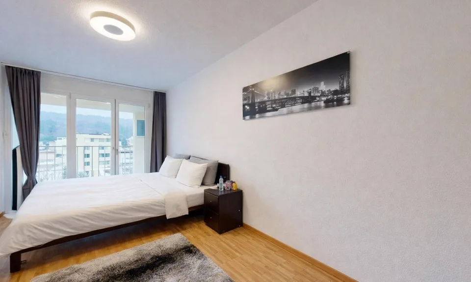 Grosse 5.5-Zimmer Wohnung mit unverbaubarer Aussicht in Schlieren