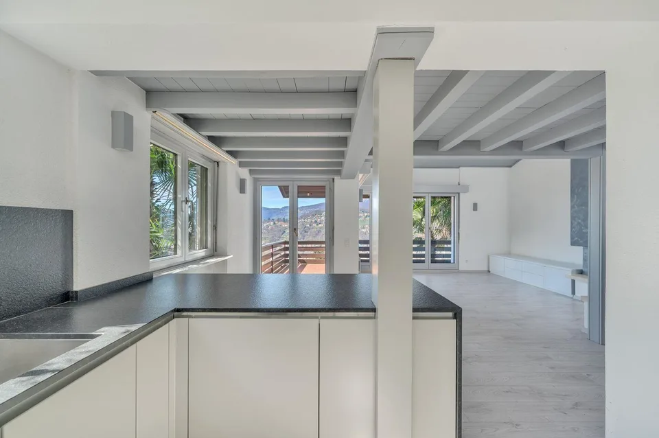 VILLA 5.5 LOCALI CON VISTA CITTÀ E LAGO DI LUGANO | EXCLUSIVE 5.5-R... – photo 12 of 15