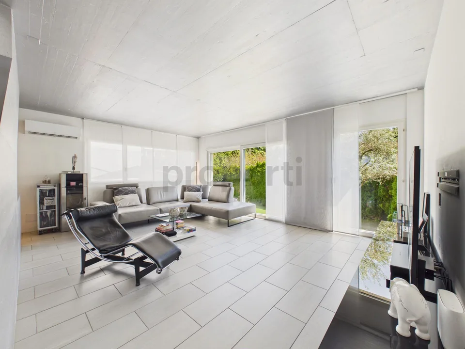 Villa moderna ad Ascona – Spazi generosi, giardino e terrazzi