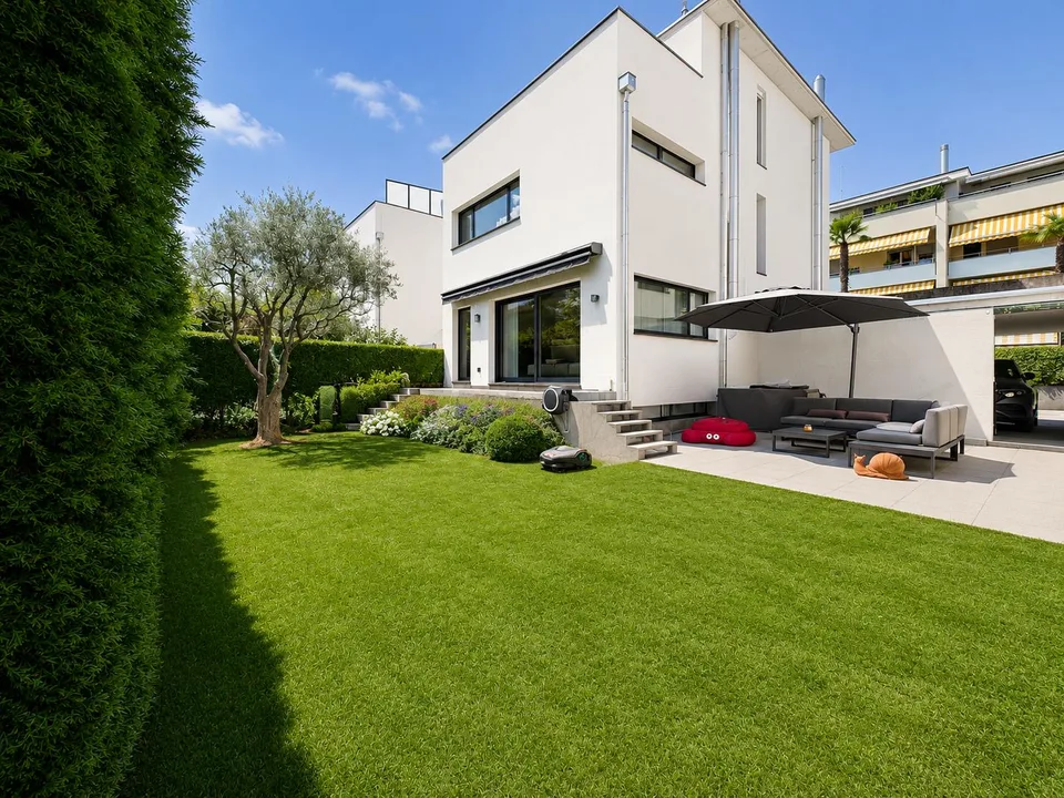 Villa moderna ad Ascona – Spazi generosi, giardino e terrazzi