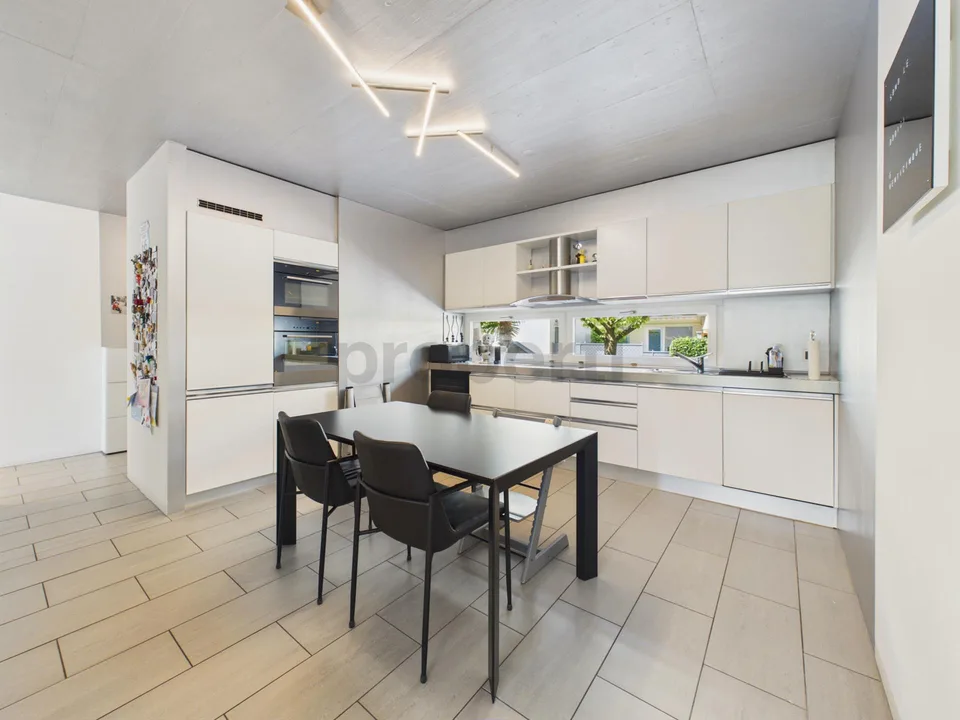 Villa moderna ad Ascona – Spazi generosi, giardino e terrazzi