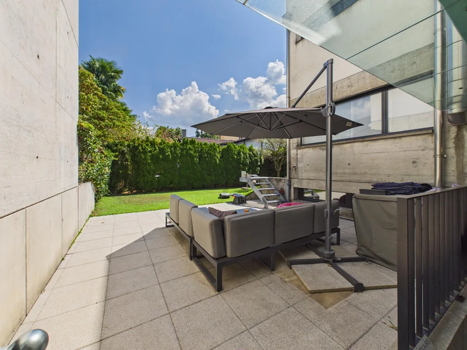 Villa moderna ad Ascona – Spazi generosi, giardino e terrazzi