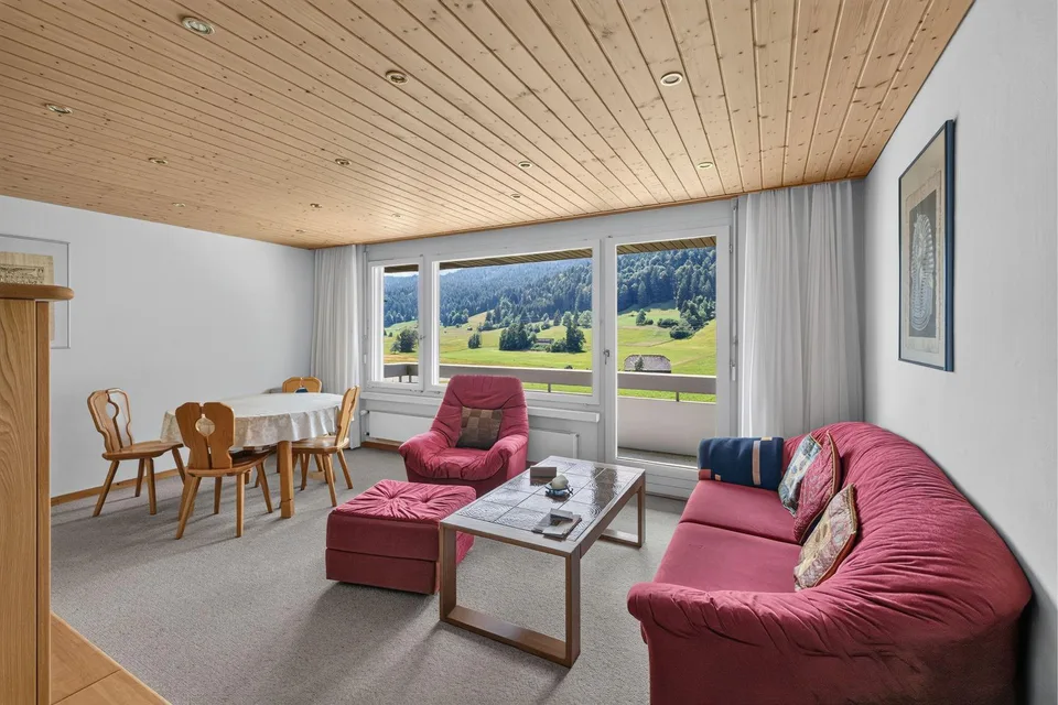 Sunny 2.5-room holiday home with mountain views, cross-country ski trail and ski lift at the door