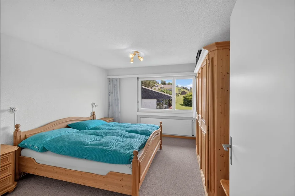 Sunny 2.5-room holiday home with mountain views, cross-country ski trail and ski lift at the door