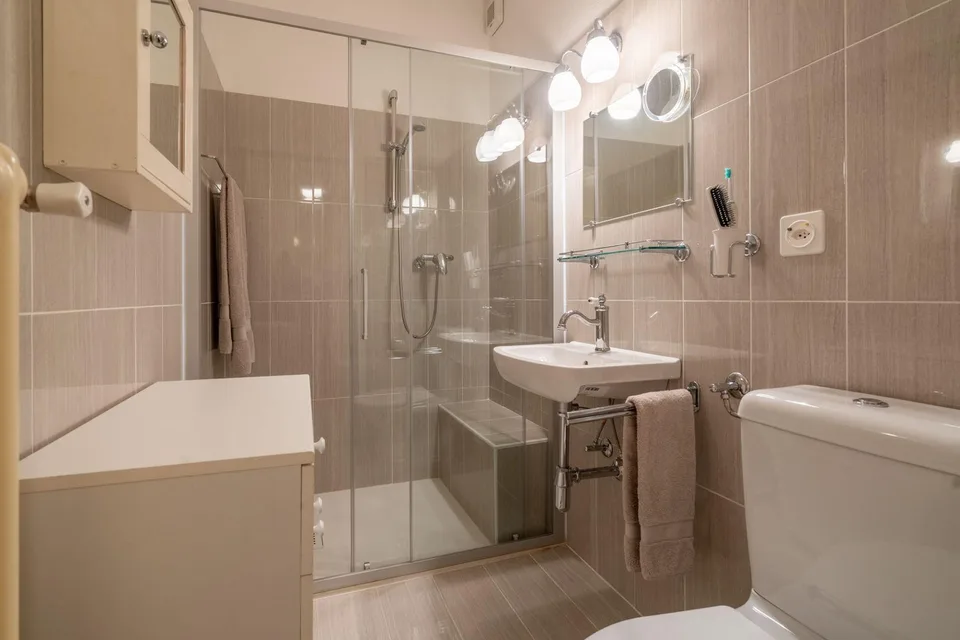 VILLA BIFAMILIARE MEDITERRANEA IN CONTESTO RESIDENZIALE CON VISTA L...