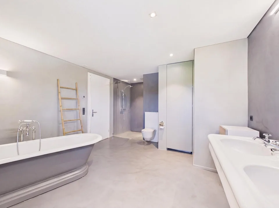Umfassend weiterentwickelte Wohn- und Gewerbeliegenschaft mit erheb...