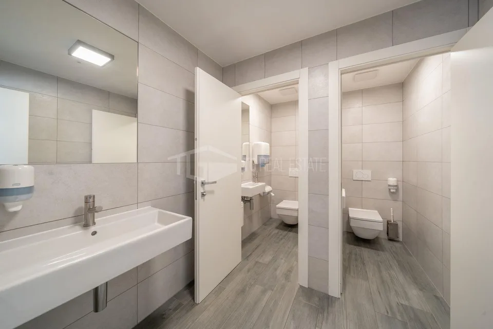 MODERN OFFICE IN MANNO | MODERNO UFFICIO A MANNO | MODERNO UFFICIO ...