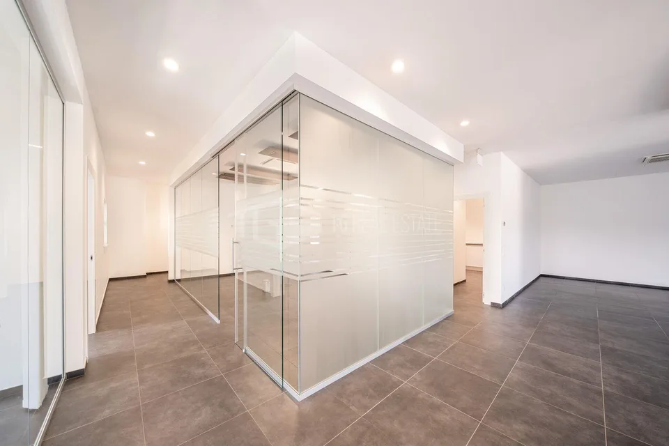 MODERN OFFICE IN MANNO | MODERNO UFFICIO A MANNO | MODERNO UFFICIO ...