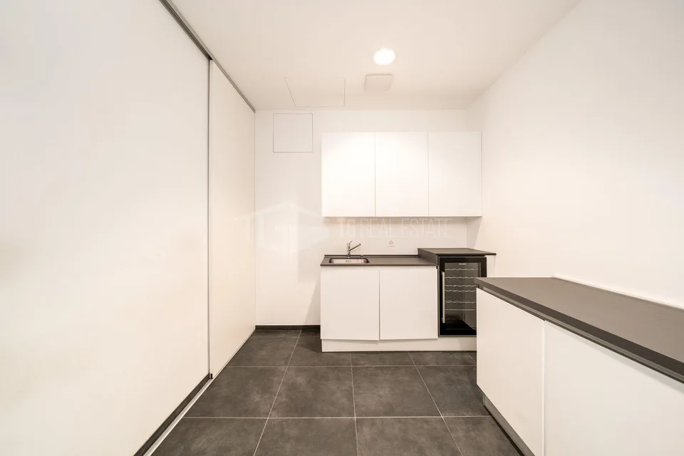 MODERN OFFICE IN MANNO | MODERNO UFFICIO A MANNO | MODERNO UFFICIO ...