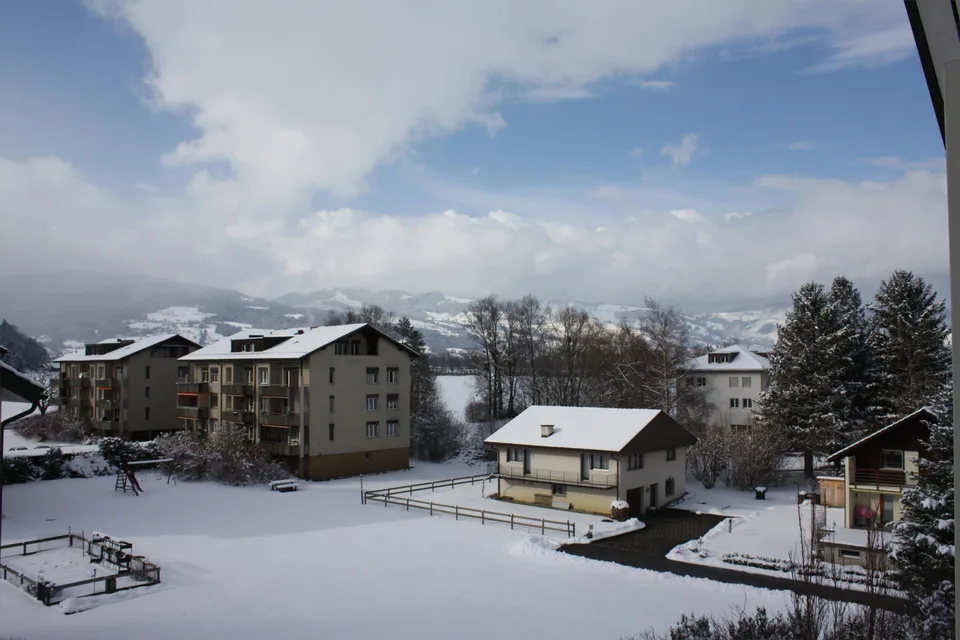 Traumhafte 2.5-ZDWG an ruhiger Lage mit atemberaubender Aussicht
