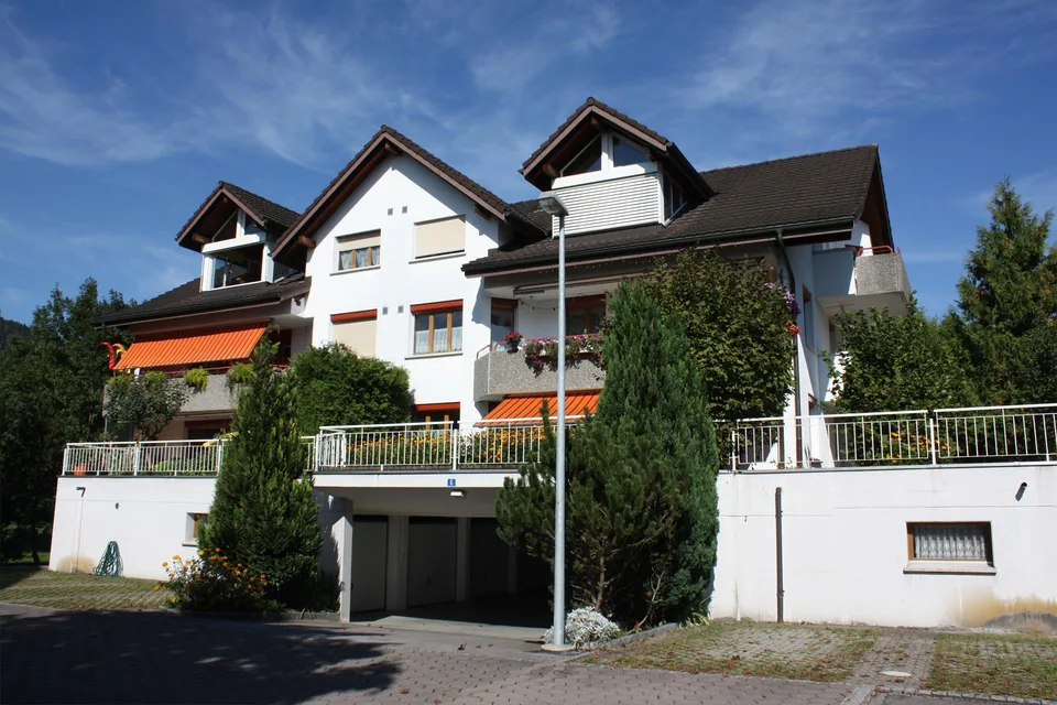 grosszügige 4.5 Zimmerwohnung mit sonnigem Sitzplatz