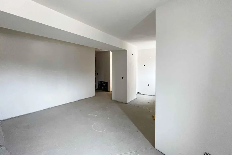 AMPIA CASA 6.5 LOCALI INTERAMENTE RISTRUTTURATA A MIGLIEGLIA