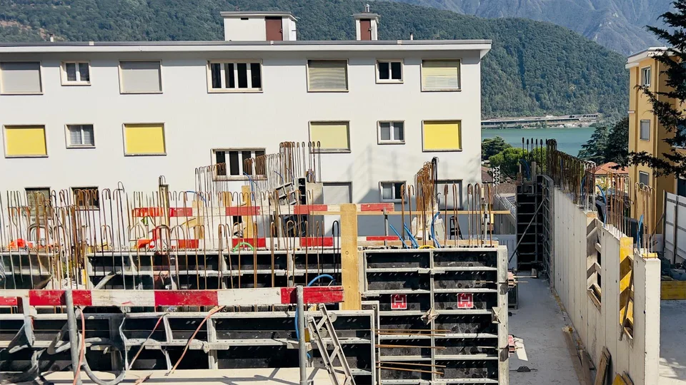 NEUE MODERNE 4.5 ZIMMER WOHNUNG MIT GARTEN UND SEEVIEW IN MELIDE