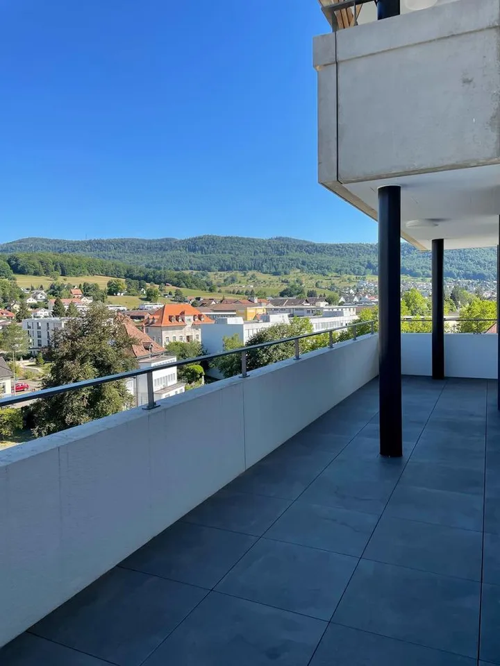 WOHNUNG MIT FANTASTISCHER AUSSICHT UND BALKON