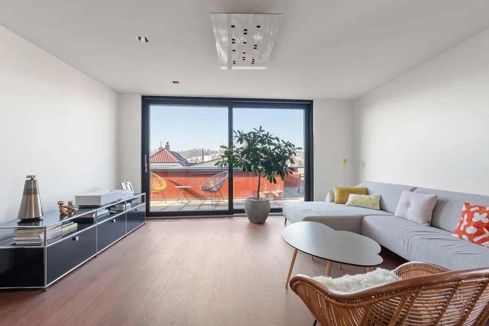 Bruderholz: Exklusive Design-Attikawohnung mit Panoramablick