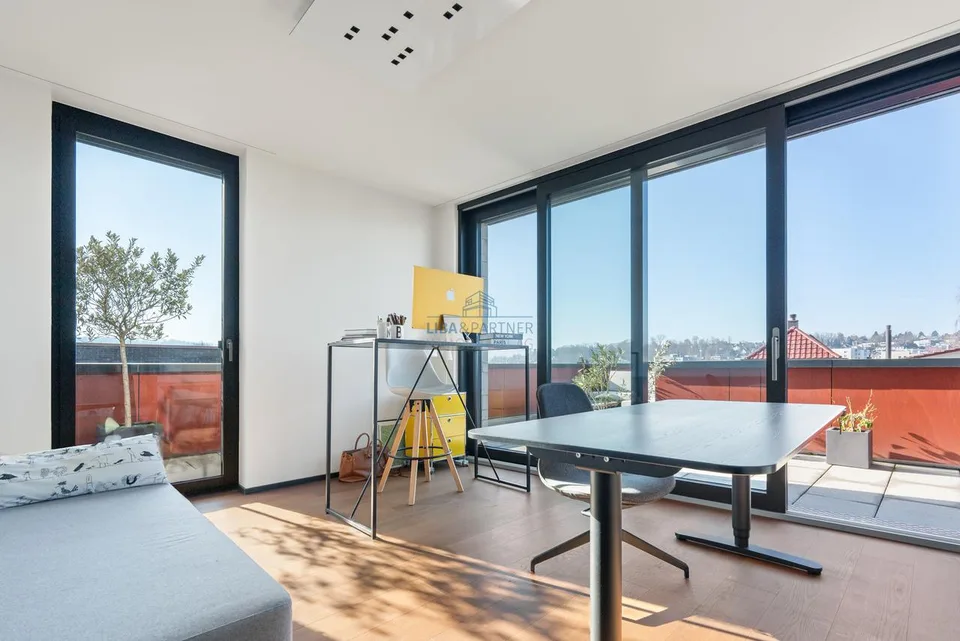 Bruderholz: Exklusive Design-Attikawohnung mit Panoramablick