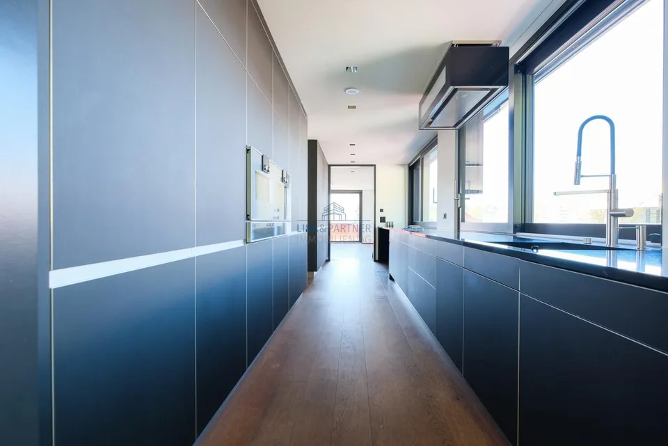 Bruderholz: Exklusive Design-Attikawohnung mit Panoramablick