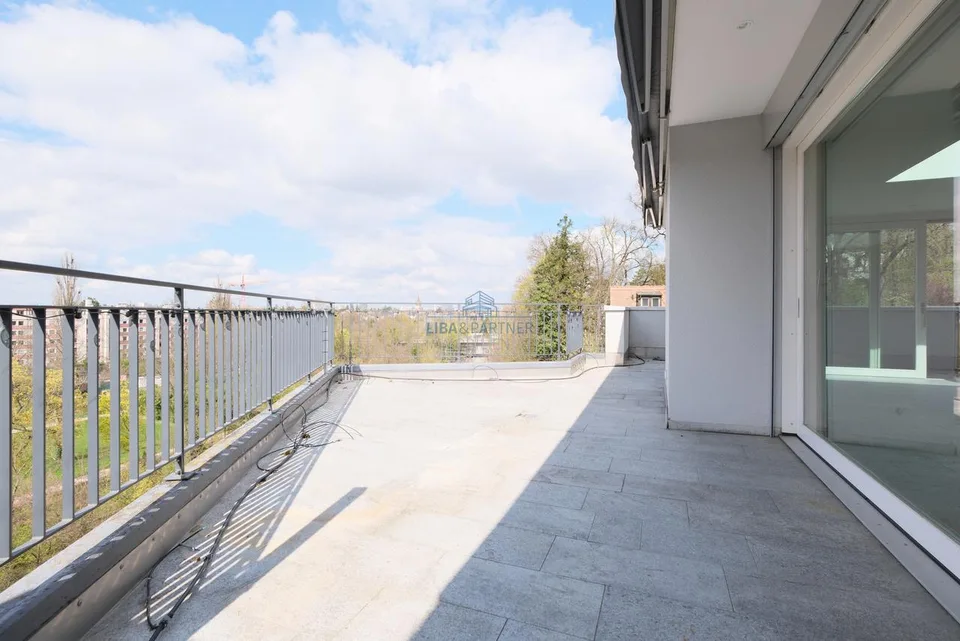 Attika-Maisonette mit unverbaubarem Weitblick über Binningen & Basel